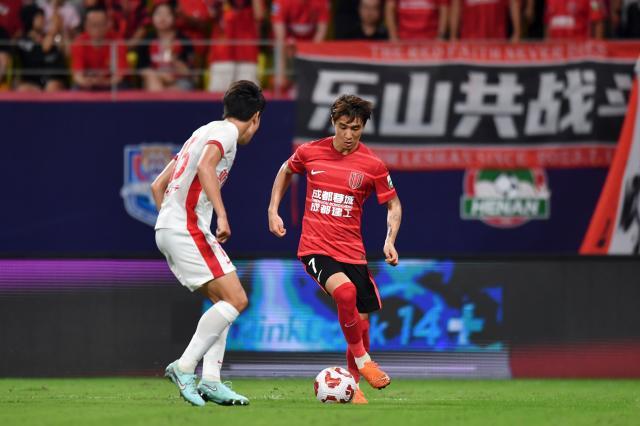 【中超】韦世豪任意球破门后伤退 蓉城1比0亚泰